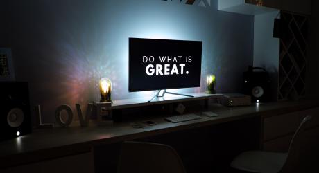 Computer screen showing "do what is great" on screen.