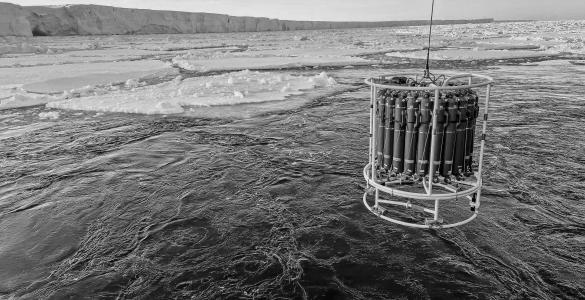 Antartic water measurements in progress - photo by Marcus Gutjahr
